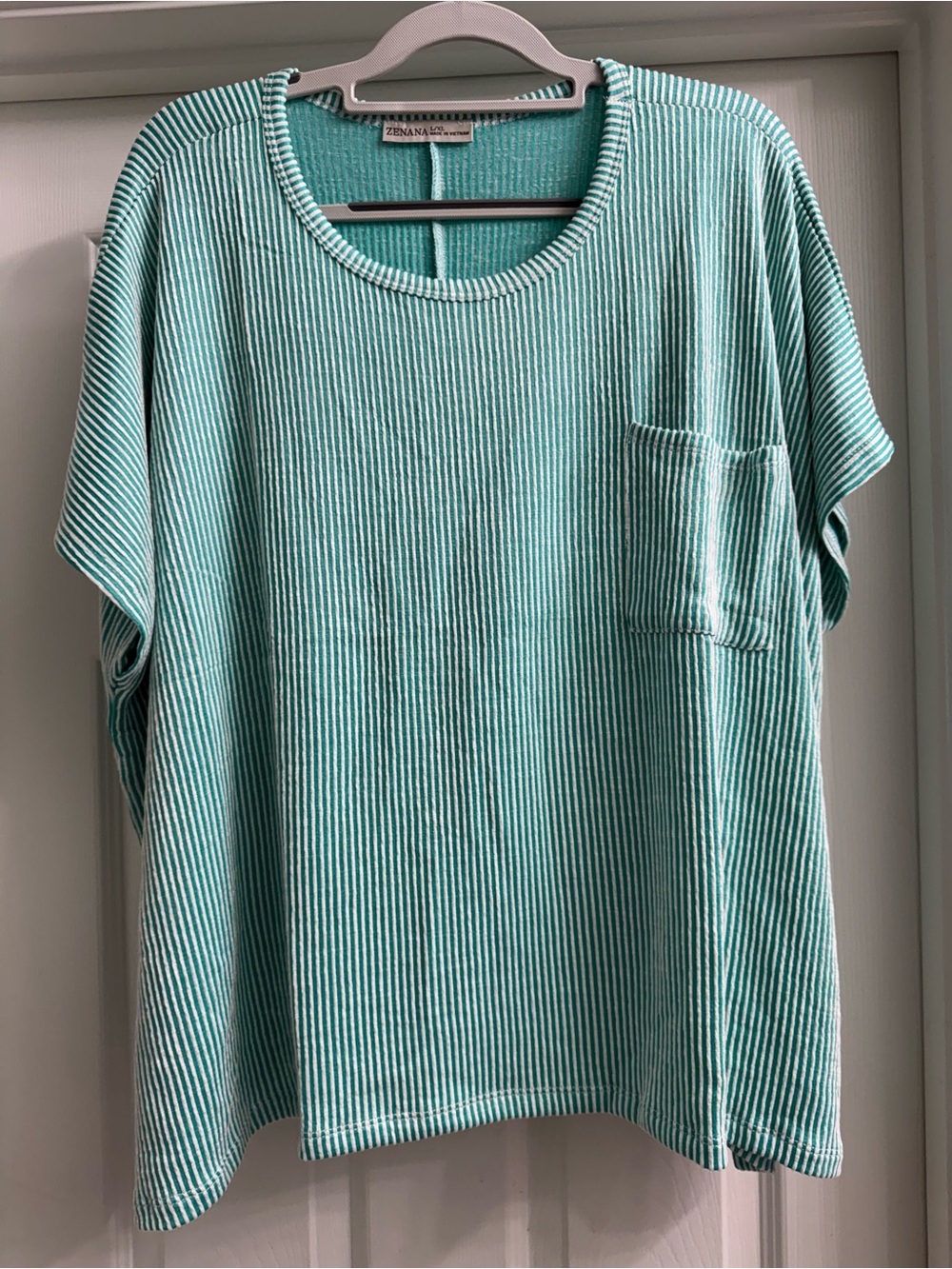 Zenana Turquoise stripe light weight s/s knit top with pocket. Size L/XL. NWOT!!
